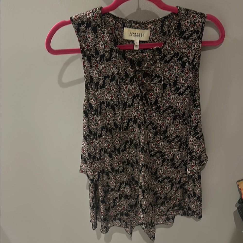 Multicolored sleeveless blouse with scoop neck and asymmetrical style